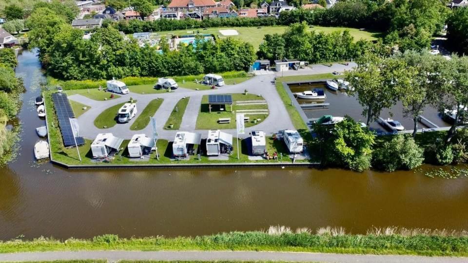 Tiny House Aan Het Water Op De Appelhof Villa Wommels Exterior photo